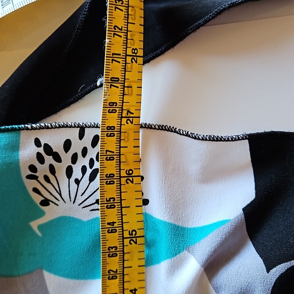 Beautiful black/white/teal cap sleeve top. Large. Like new - Picture 11 of 12